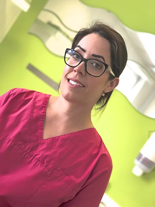 Debora Hartmann at DeHa Dentalhygiene
